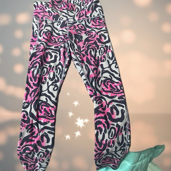 Under Armour Navy Tank and Pink Animal Print Leggings and sports bra. 3 Pieces - Picture 5 of 12